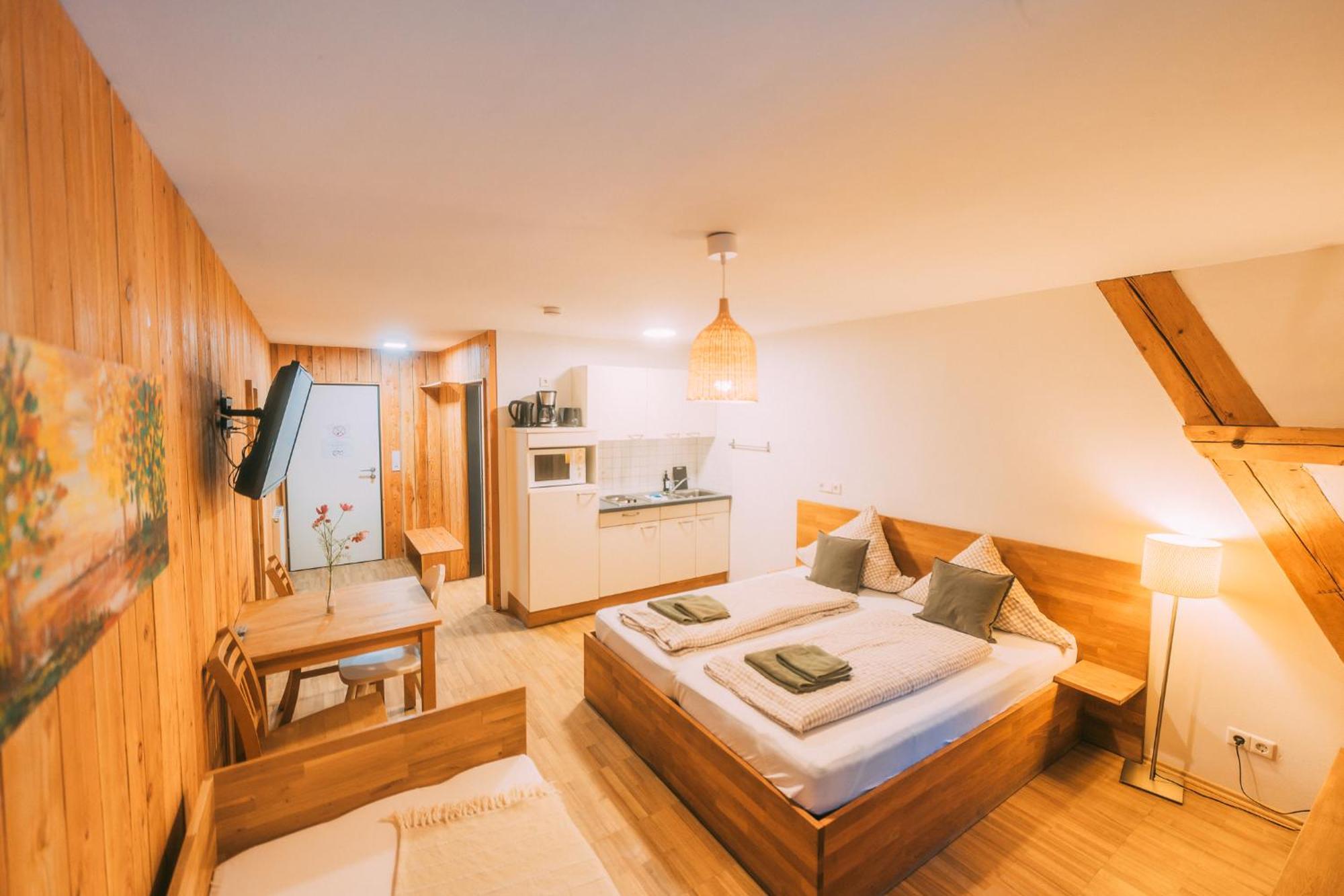 Gut Huegle Jugendzimmer Farm stay *